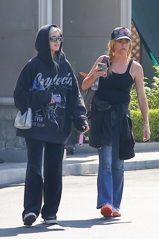 SAMI SHEEN and DENISE RICHARDS Out for Lunch in Calabasas 09/30/2022