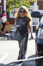 STACY FERGIE FERGUSON Out for Lunch at Brentwood Country Mart 10/23/2022