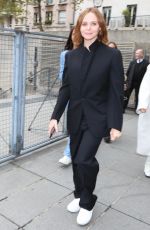 STELLA MCCARTNEY Arrives at Her Womenswear Spring/Summer 2023 Show at Paris Fashion Week 10/03/2022