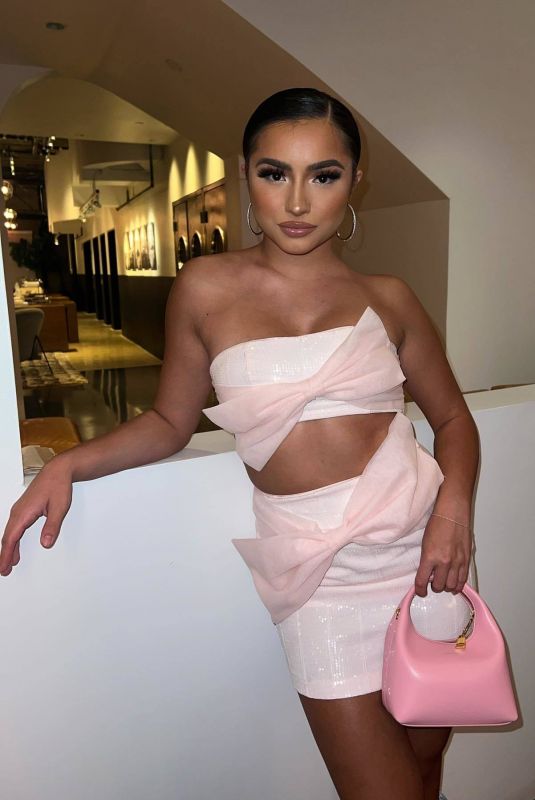 TATI MCQUAY - Instagram Photos 10/17/2022