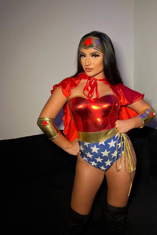 TATI MCQUAY – Instagram Photos 10/27/2022