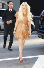 TORI SPELLING Arrives at Good Morning America in New York 10/06/2022