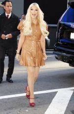 TORI SPELLING Arrives at Good Morning America in New York 10/06/2022