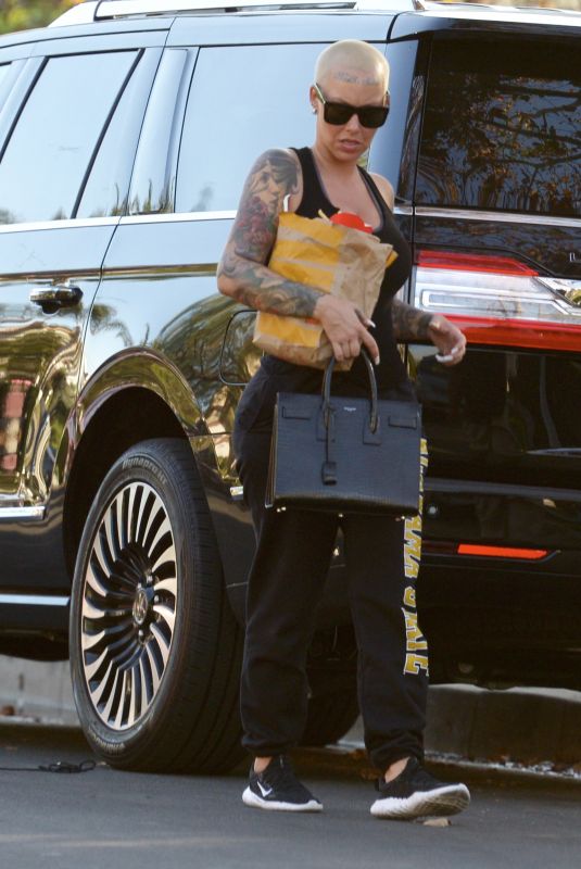 AMBER ROSE Getting Take Out at McDonald’s in Los Angeles 11/22/2022