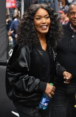 ANGELA BASSETT at Detroit Pistons v Los Angeles Clippers Game in Los Angeles 11/17/2022
