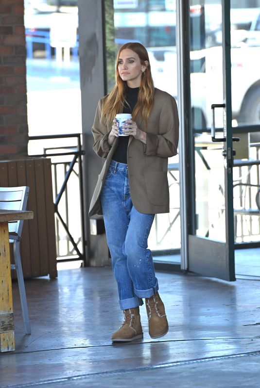 ASHLEE SIMPSON Out for Coffee in Los Angeles 11/03/2022