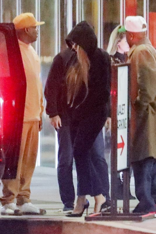 BEYONCE Out for Dinner with Friends in Los Angeles 11/18/2022