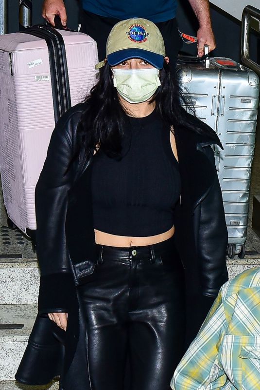 CHARLI XCX Arrives in Sao Paulo 11/05/2022
