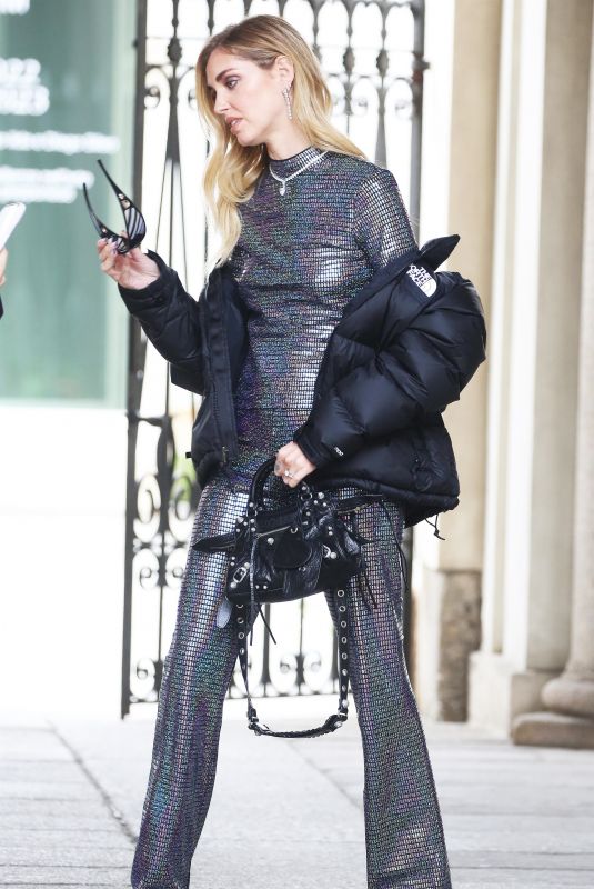 CHIARA FERRAGNI Out for Lunch at Lu Bar in Milan 11/21/2022