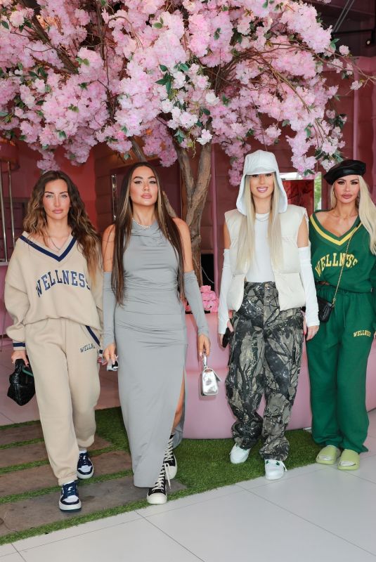CHLOE, DEMI and FRANKIE SIMS at PrettyLittleThing Showroom on Melrose Ave in Los Angeles 11/12/2022