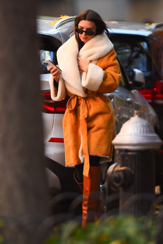 EMILY RATAJKOWSKI Out and About in New York 11/14/2022