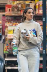 FRANKIE BRIDGE Out for Sandwich and Some Snacks from a Gas Station in London 11/05/2022