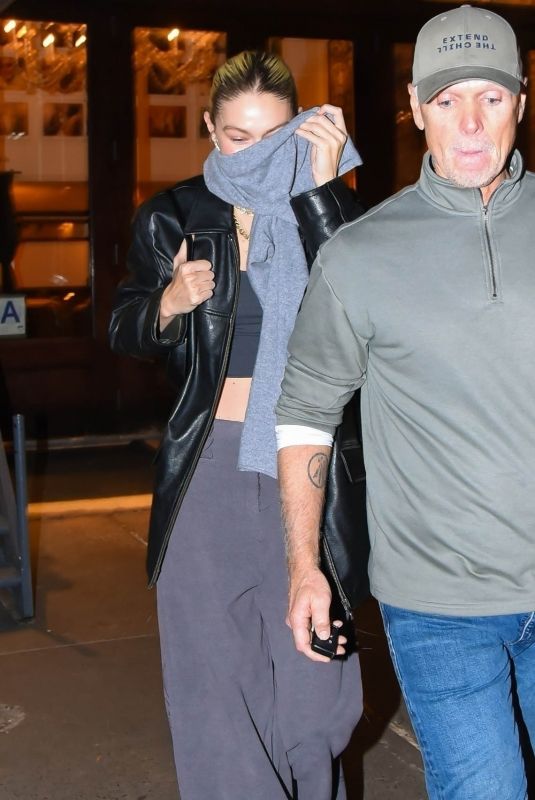 GIGI HADID and Leonardo Dicaprio Out for Dinner Date at Cipriani in New York 11/20/2022