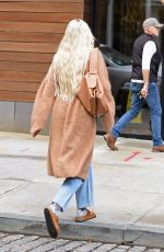 GIGI HADID Arrives at Her Apartment in New York 10/30/2022