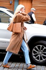 GIGI HADID Arrives at Her Apartment in New York 10/30/2022
