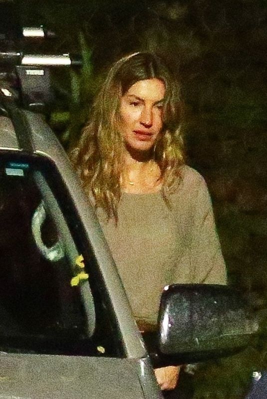 GISELE BUNDCHEN Out for Dinner with jiu-jitsu instructor Joaquim Valente in Costa Rica 11/16/2022