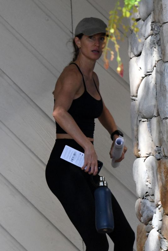 GISELE BUNDCHEN Stops by Her New House to go Over Renovations in Surfside 11/29/2022