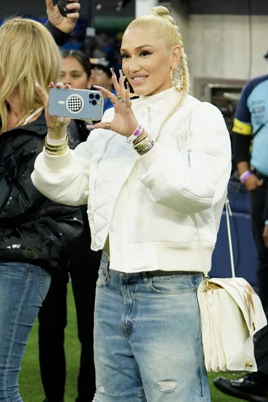 GWEN STEFANI at Los Angeles Rams vs Arizona Cardinals Game at SoFi Stadium 11/13/2022