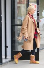 GWEN STEFANI Leaves a Nail Salon in Los Angeles 11/03/2022