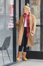 GWEN STEFANI Leaves a Nail Salon in Los Angeles 11/03/2022