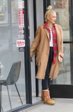 GWEN STEFANI Leaves a Nail Salon in Los Angeles 11/03/2022
