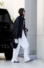 HAILEY BIEBER Aarrives at an Office Building in Beverly Hills 11/17/2022