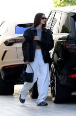 HAILEY BIEBER Aarrives at an Office Building in Beverly Hills 11/17/2022