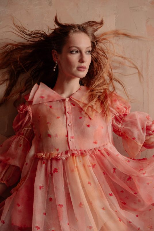 HANNAH DODD for Italian Reve, December 2022