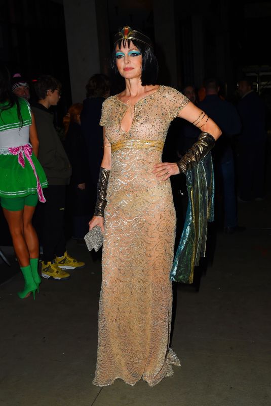 HEATHER GRAHAM Arrives at Heidi Klum’s Halloween Party in New York 10/31/2022