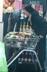 HOLLY WILLOGHBY Shopping at a Supermarket in London 11/27/2022