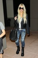 JESSICA SIMPSON Leaves Her Daughter