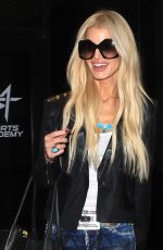 JESSICA SIMPSON Leaves Her Daughter