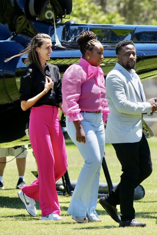 JILL SCOTT and CHARLENE WHITE Boards a Helicopter in Gold Coast in Australia 11/04/2022