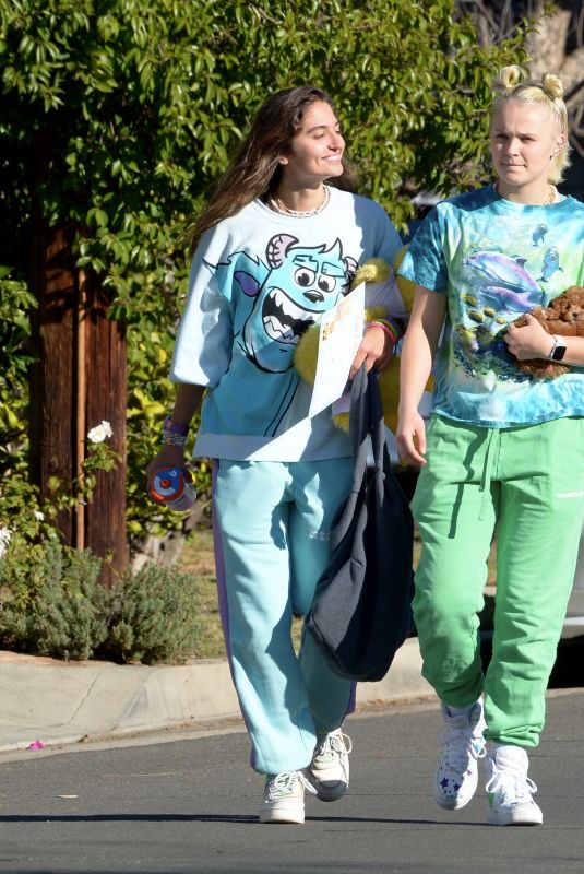 JOJO SIWA and AVERY CYRUS Heading to a Birthday Party in Los Angeles 11/13/2022