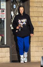 JOJO SIWA Arrives at a Tanning Salon in Los Angeles 11/27/2022