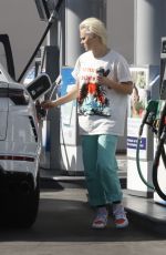 JOJO SIWA at a Gas Station in Los Angeles 11/22/2022