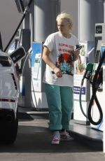 JOJO SIWA at a Gas Station in Los Angeles 11/22/2022