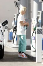 JOJO SIWA at a Gas Station in Los Angeles 11/22/2022