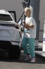 JOJO SIWA at a Gas Station in Los Angeles 11/22/2022