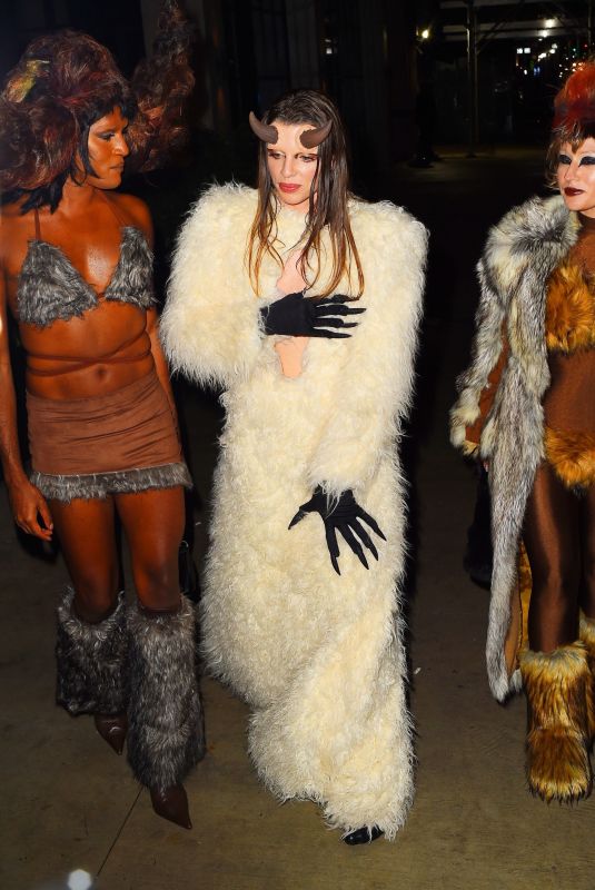 JULIA FOX Arrives at Heidi Klum