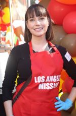 JULIE ANN EMERY at Thanksgiving Dinner to Unhoused Community of Los Angeles at Los Angeles Mission 11/23/2022