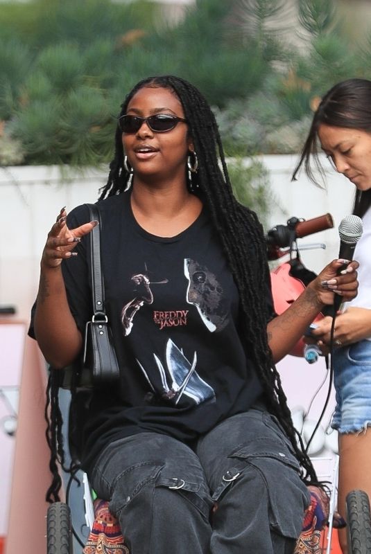 JUSTINE SKYE Sings Karaoke on the Back of a Tricycle on Melrose Place in West Hollywoos 11/01/2022