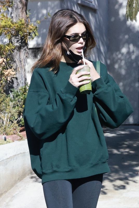 KAIA GERBER Oit for Green Juice Before a Morning Workout in Los Feliz 11/12/2022