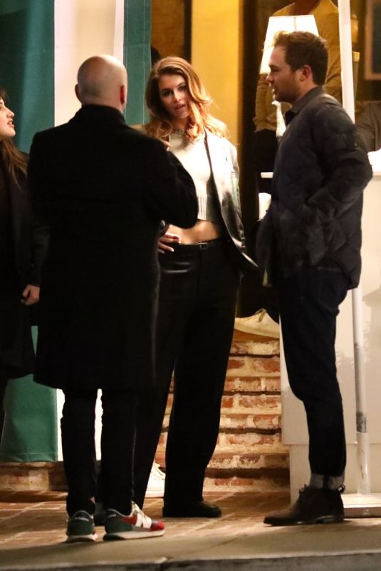 KAIA GERBER with Friends at Valet After Dinner in Los Angeles 11/22/2022