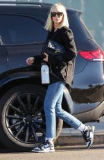 KIMBERLY STEWART Leaves a Hair Salon in Beverly Hills 11/14/2022