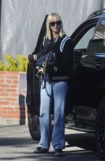 KIMBERLY STEWART Out for Coffee at Starbucks in Beverly Hills 11/13/2022