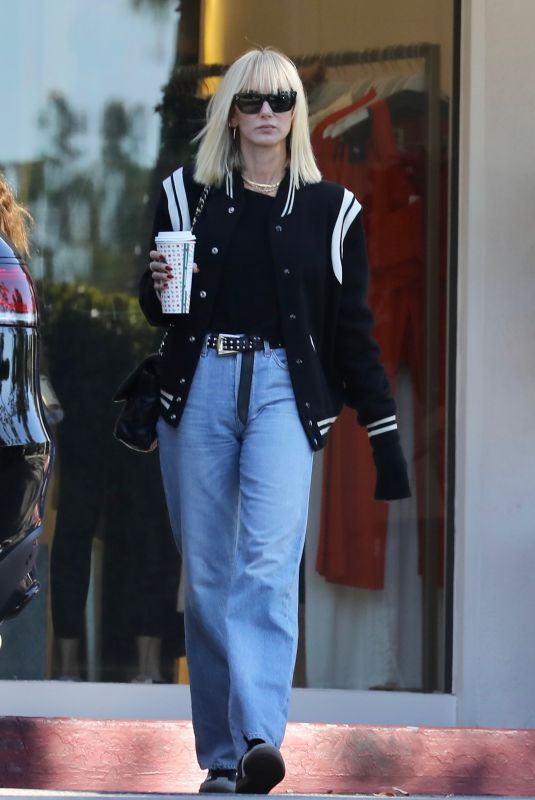 KIMBERLY STEWART Out for Coffee at Starbucks in Beverly Hills 11/13/2022