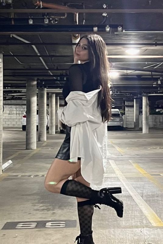 KIRA KOSARIN - Instagram Photos 11/28/2022