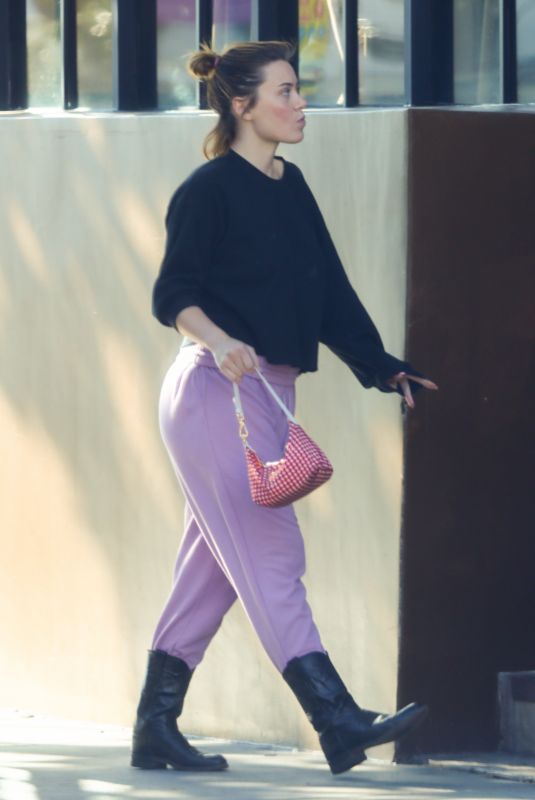 LANA RHOADES Out for a Salad at Tendergreens in Los Angeles 11/14/2022