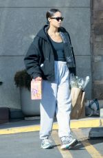 LAURA HARRIER Shopping at Gelson